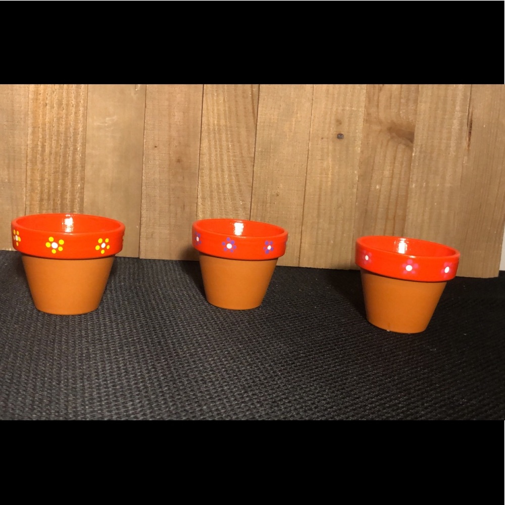 Very cute small flower pots
